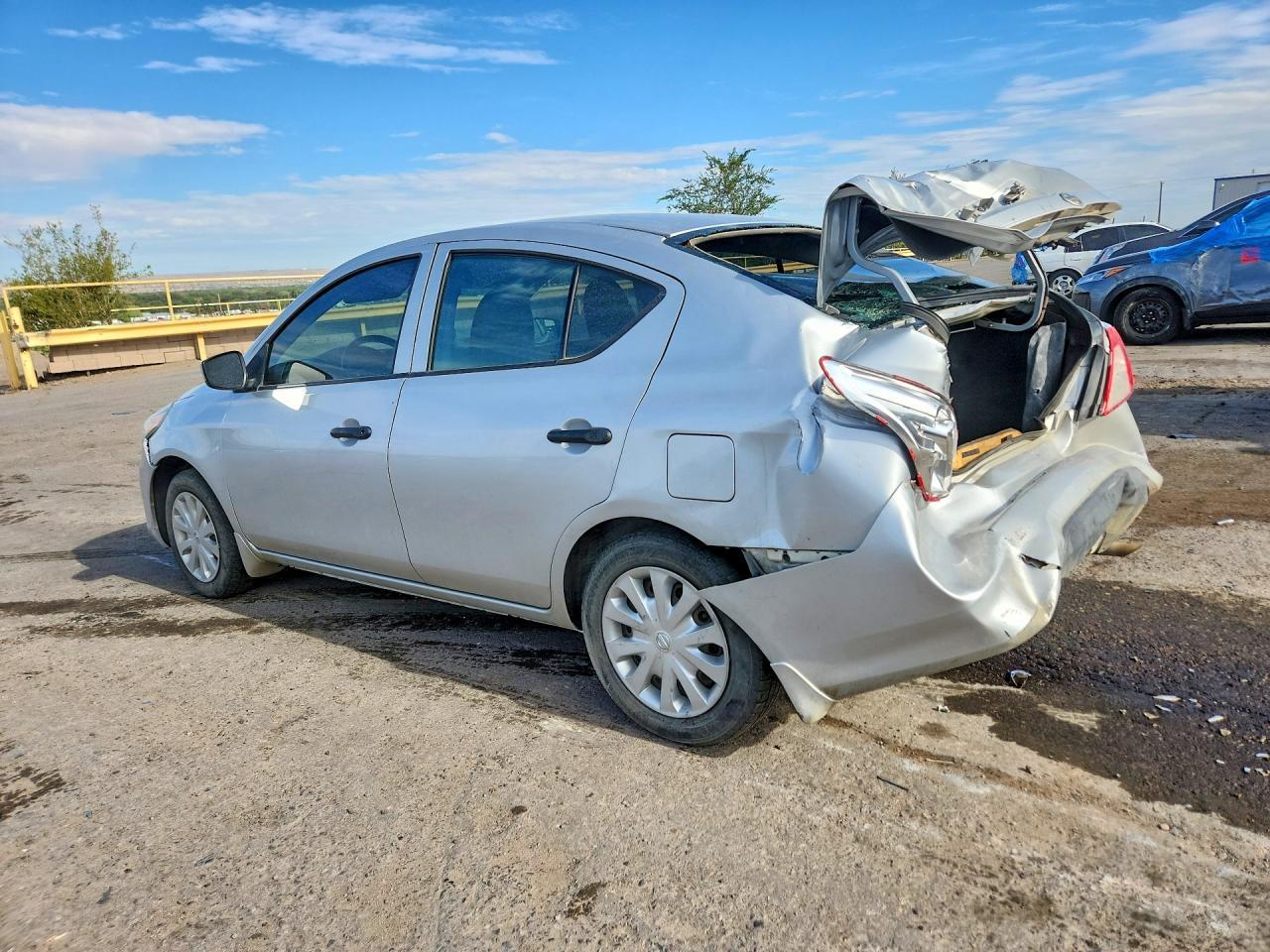 2016 Nissan Versa 1.6 S - zdjęcie 2