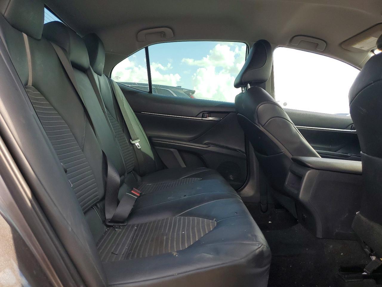 2020 Toyota Camry Se - zdjęcie 10