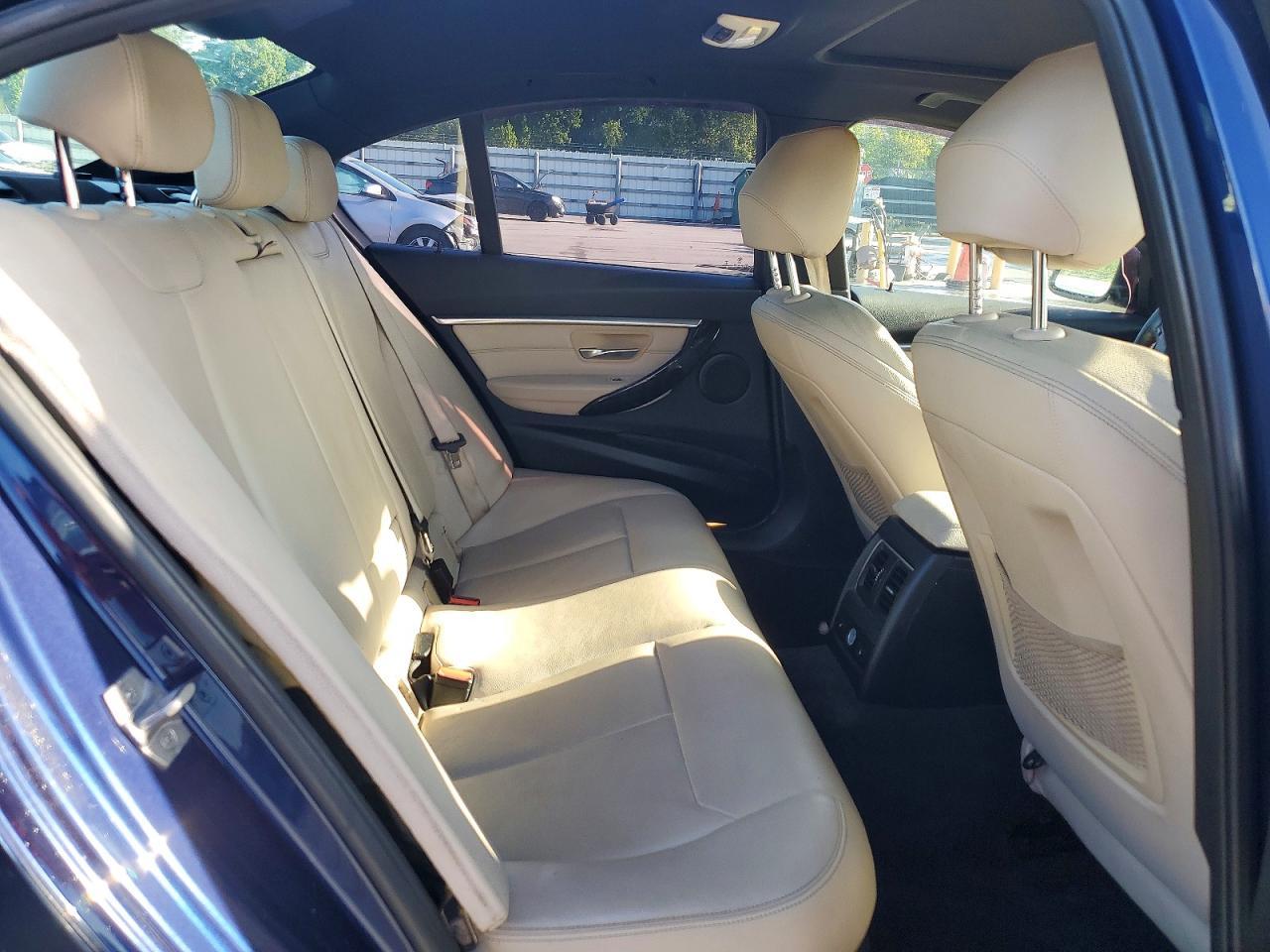 2017 BMW 330 Xi - zdjęcie 10