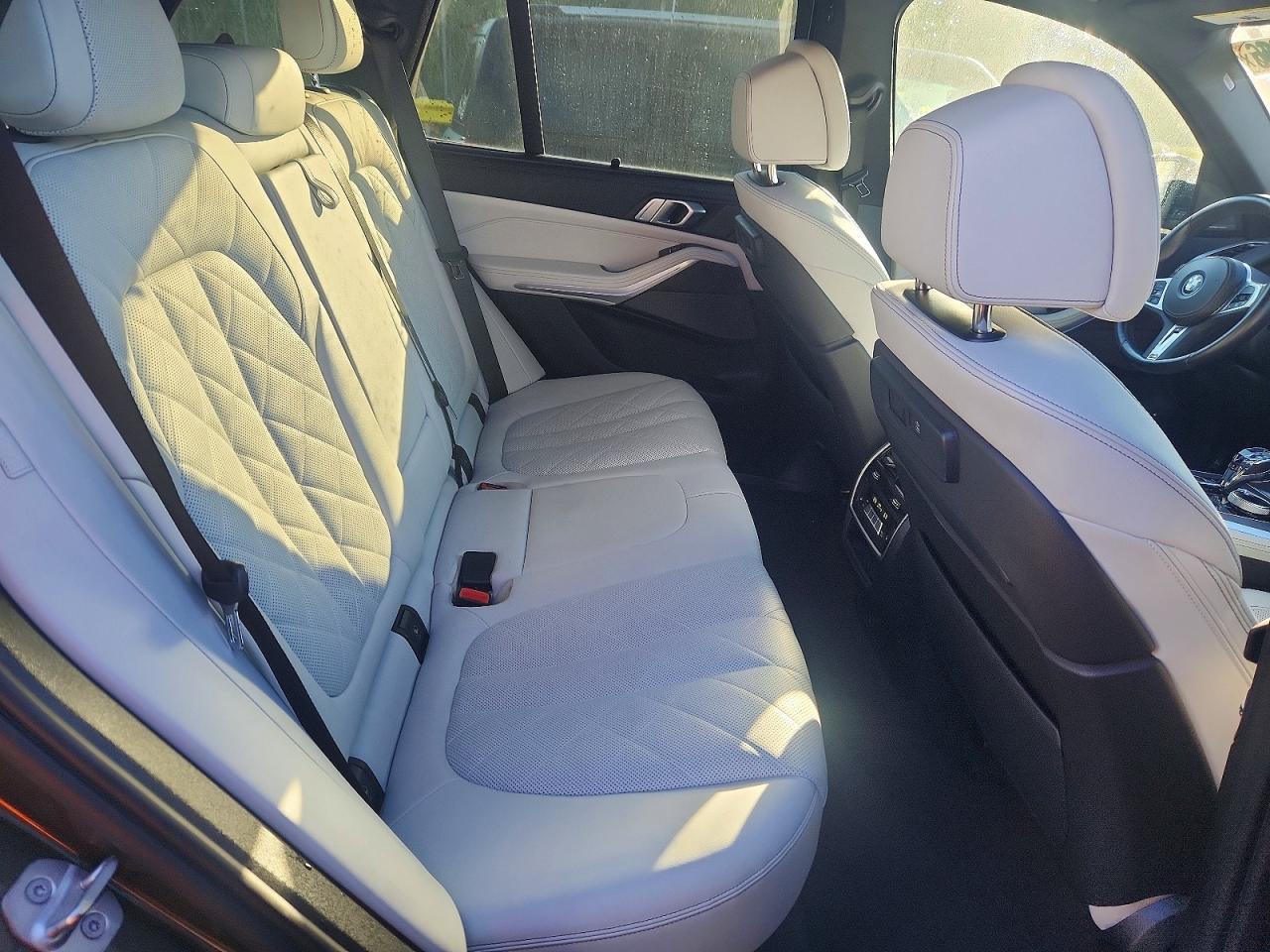 2023 BMW X5 xDrive45E - zdjęcie 11