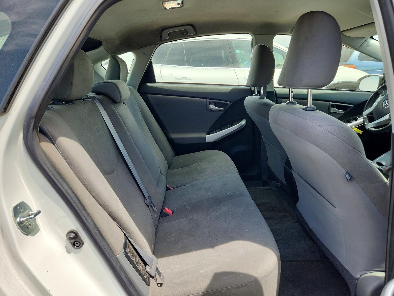 2015 Toyota Prius Two - zdjęcie 10