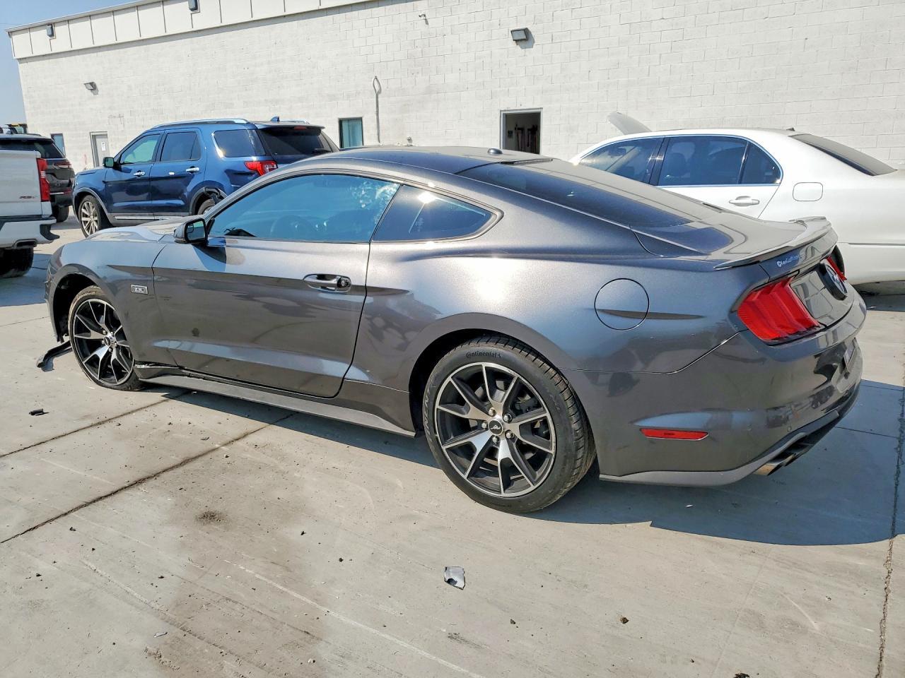 2020 Ford Mustang - zdjęcie 2