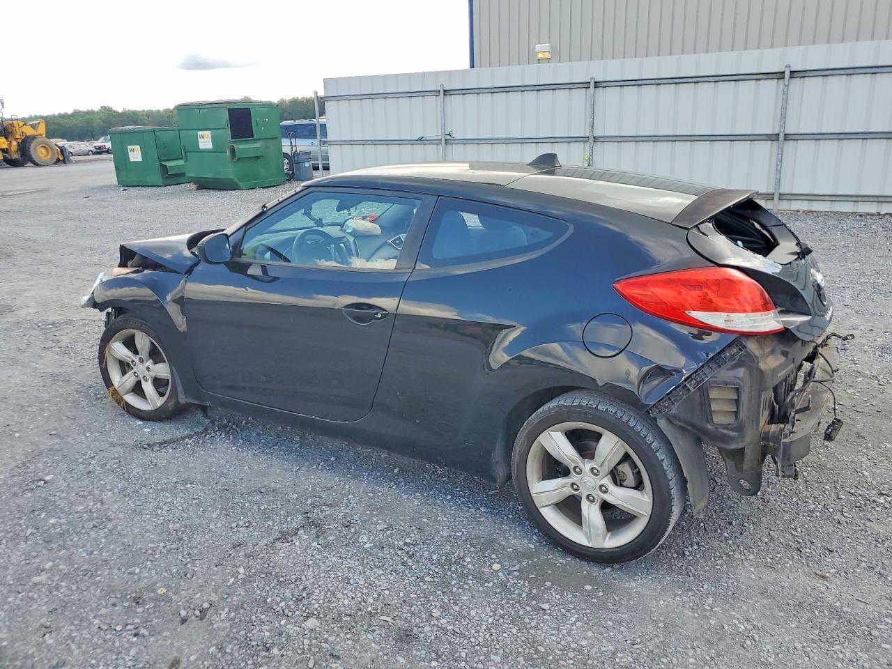 2013 Hyundai Veloster Base - zdjęcie 2