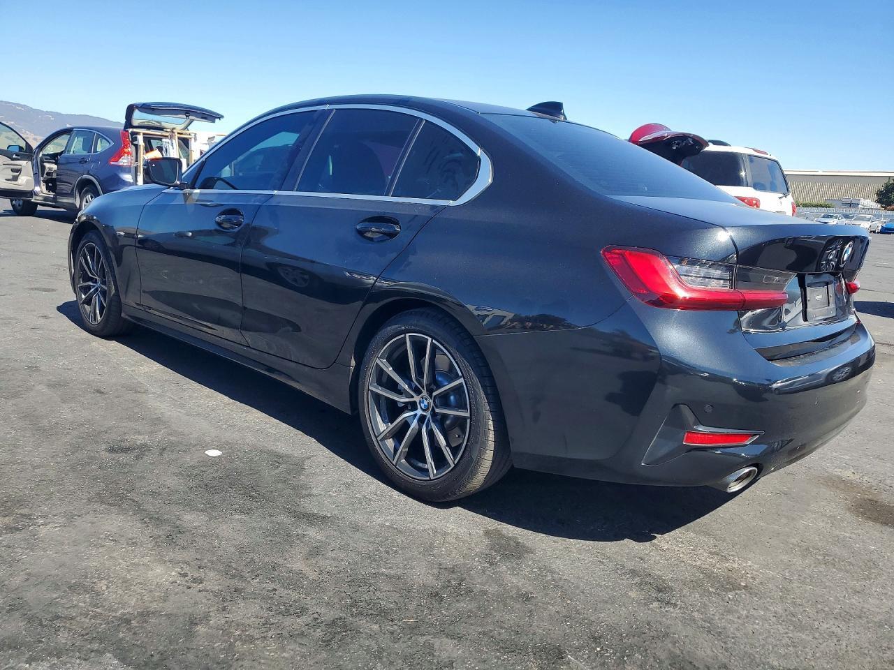 2020 BMW 330I - zdjęcie 2