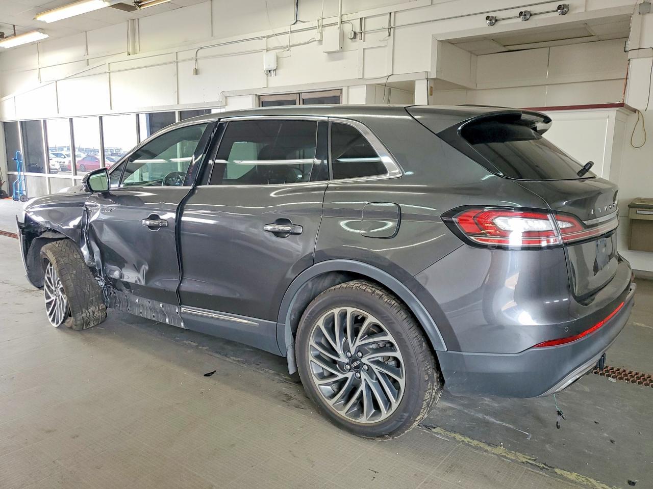 2019 Lincoln Nautilus Reserve - zdjęcie 2