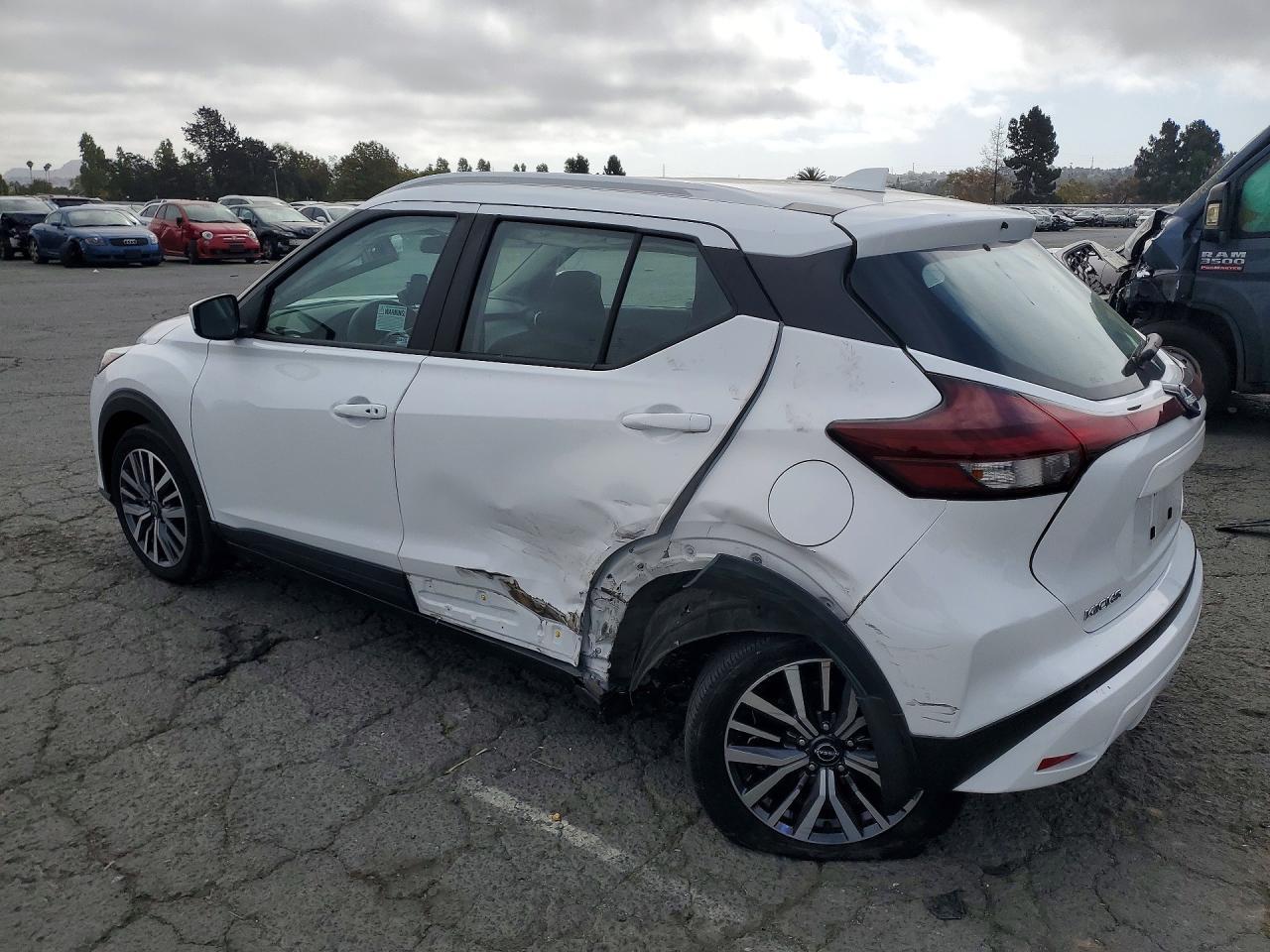 2023 Nissan Kicks Sv - zdjęcie 2
