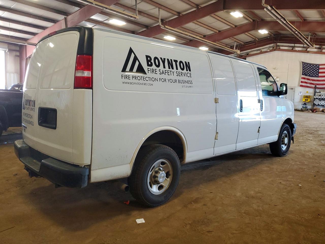 2022 Chevrolet Express G2500 - zdjęcie 3