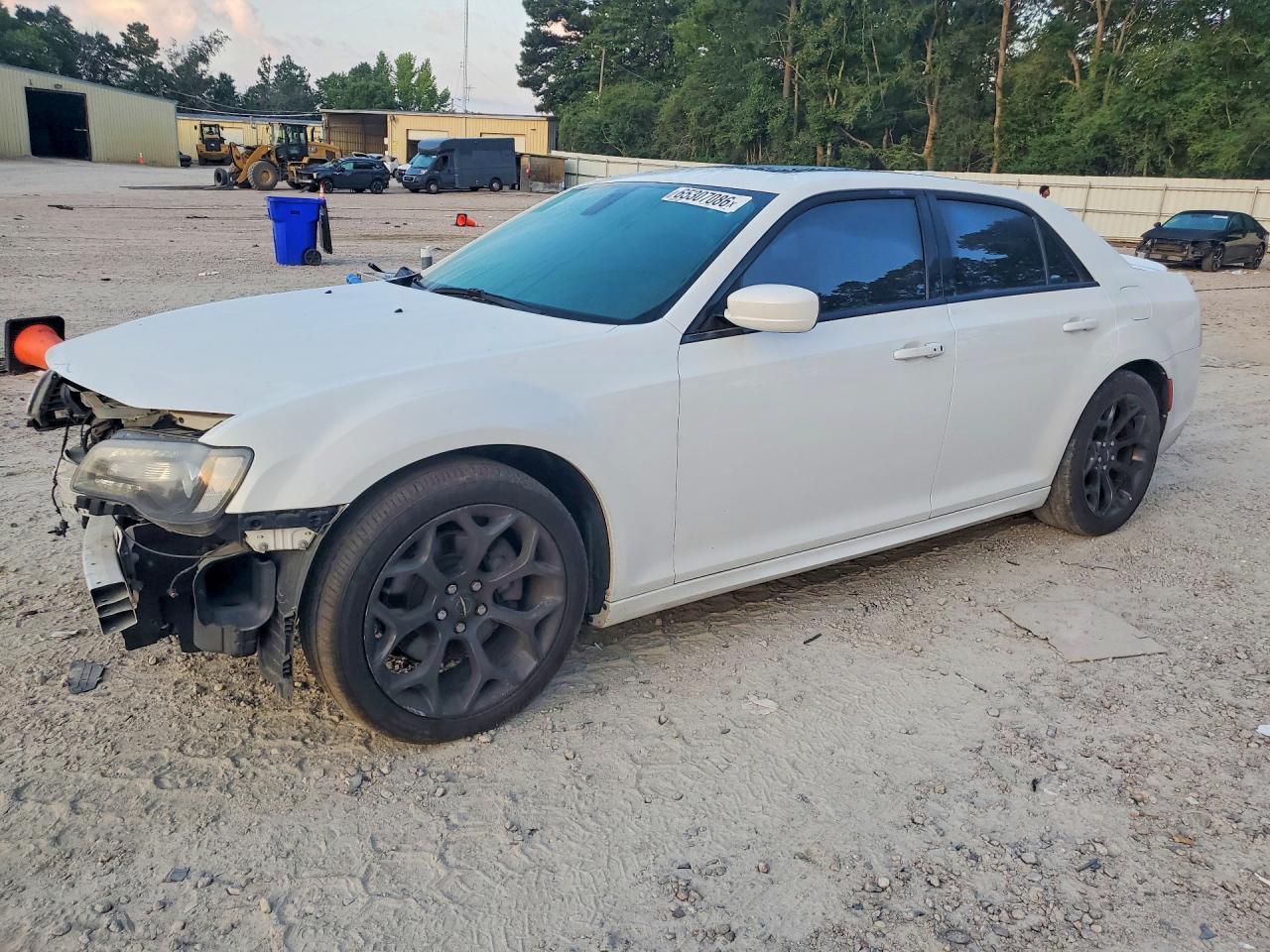 2020 Chrysler 300 S - zdjęcie główne