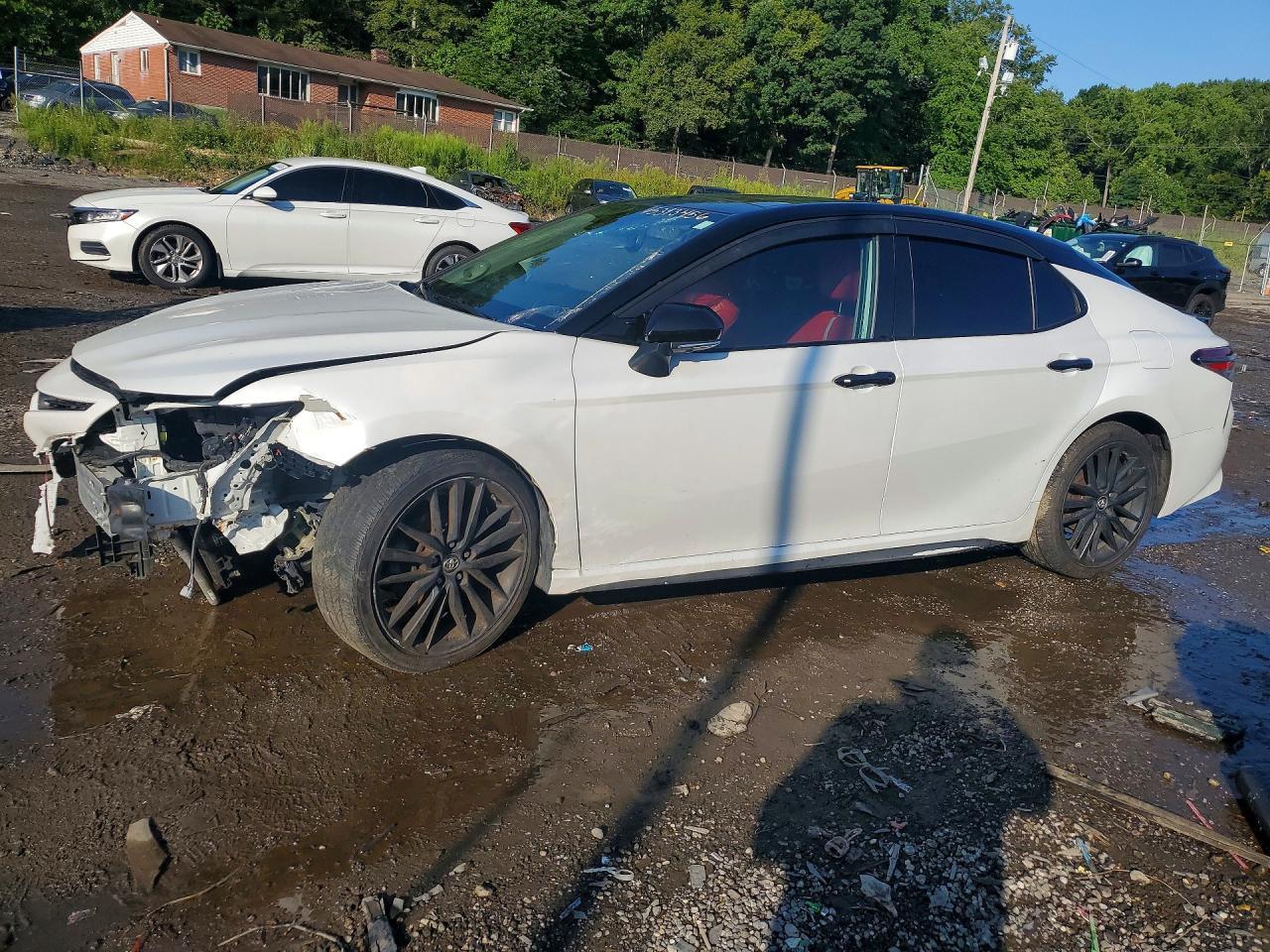 2019 Toyota Camry Xse - zdjęcie główne