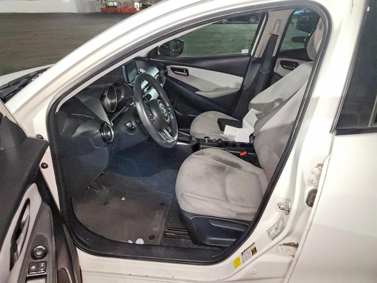 2019 Toyota Yaris Le - zdjęcie 7