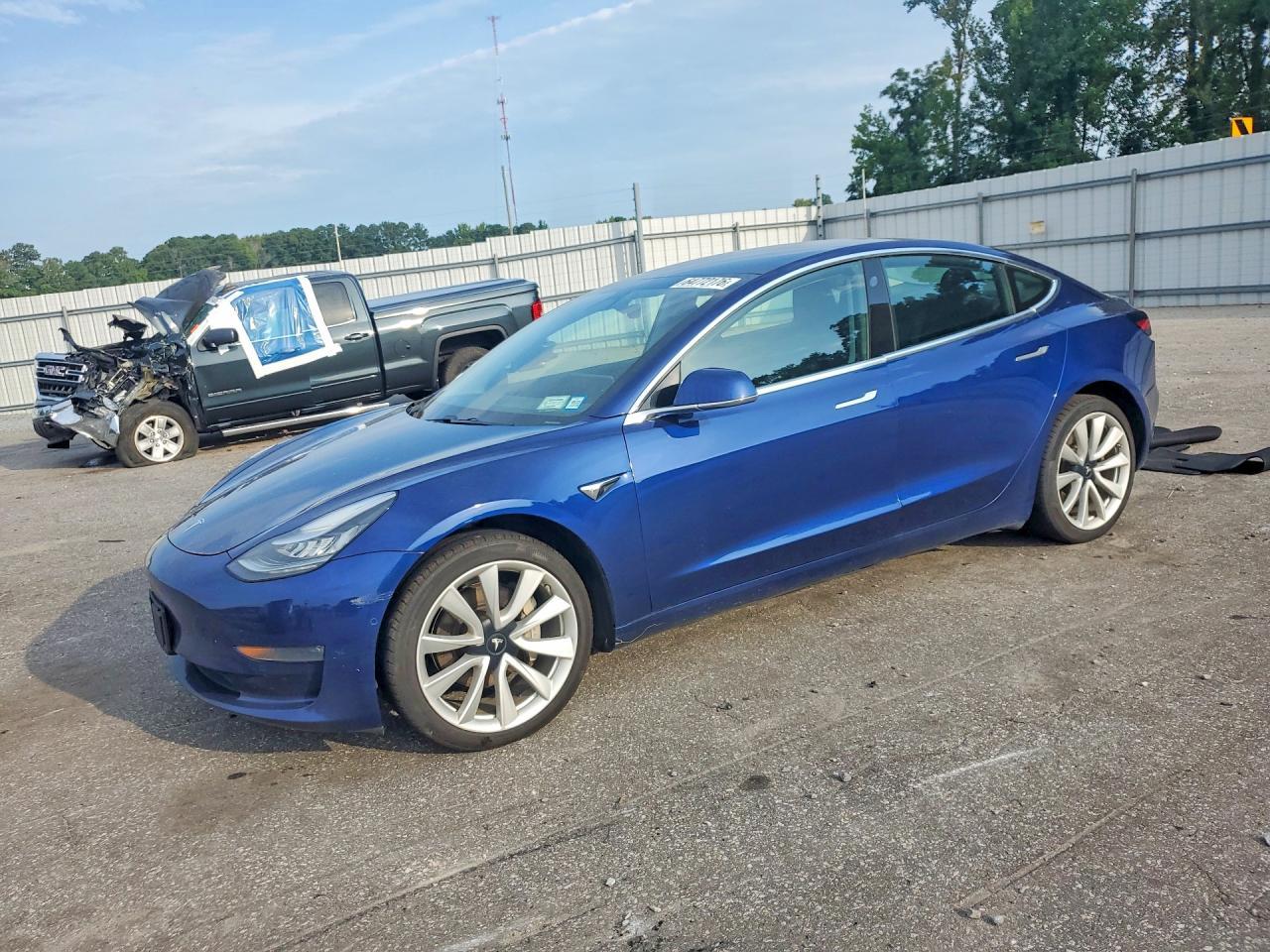 2019 Tesla Model 3 - zdjęcie główne