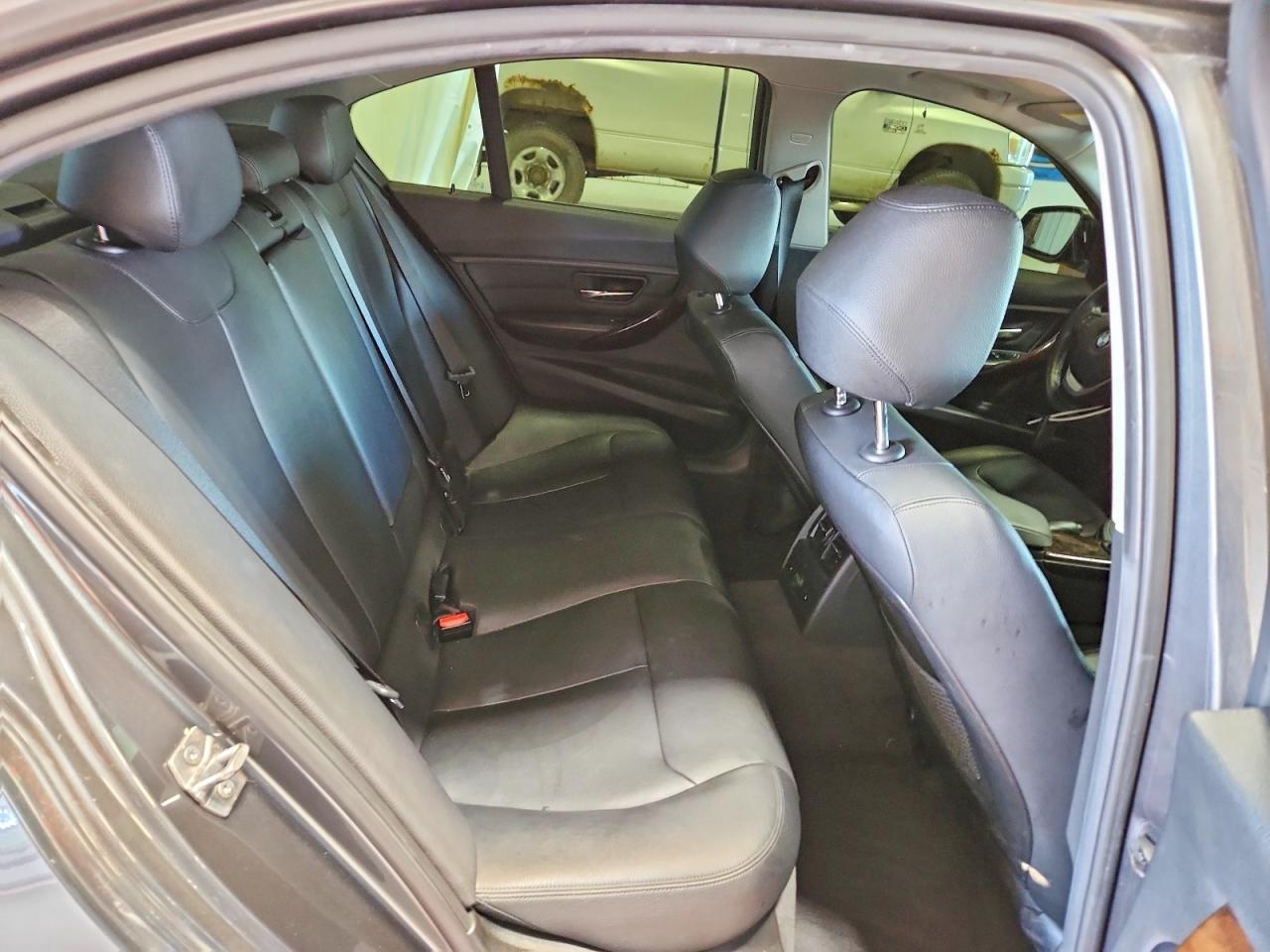 2015 BMW Seria 3 328i - zdjęcie 10