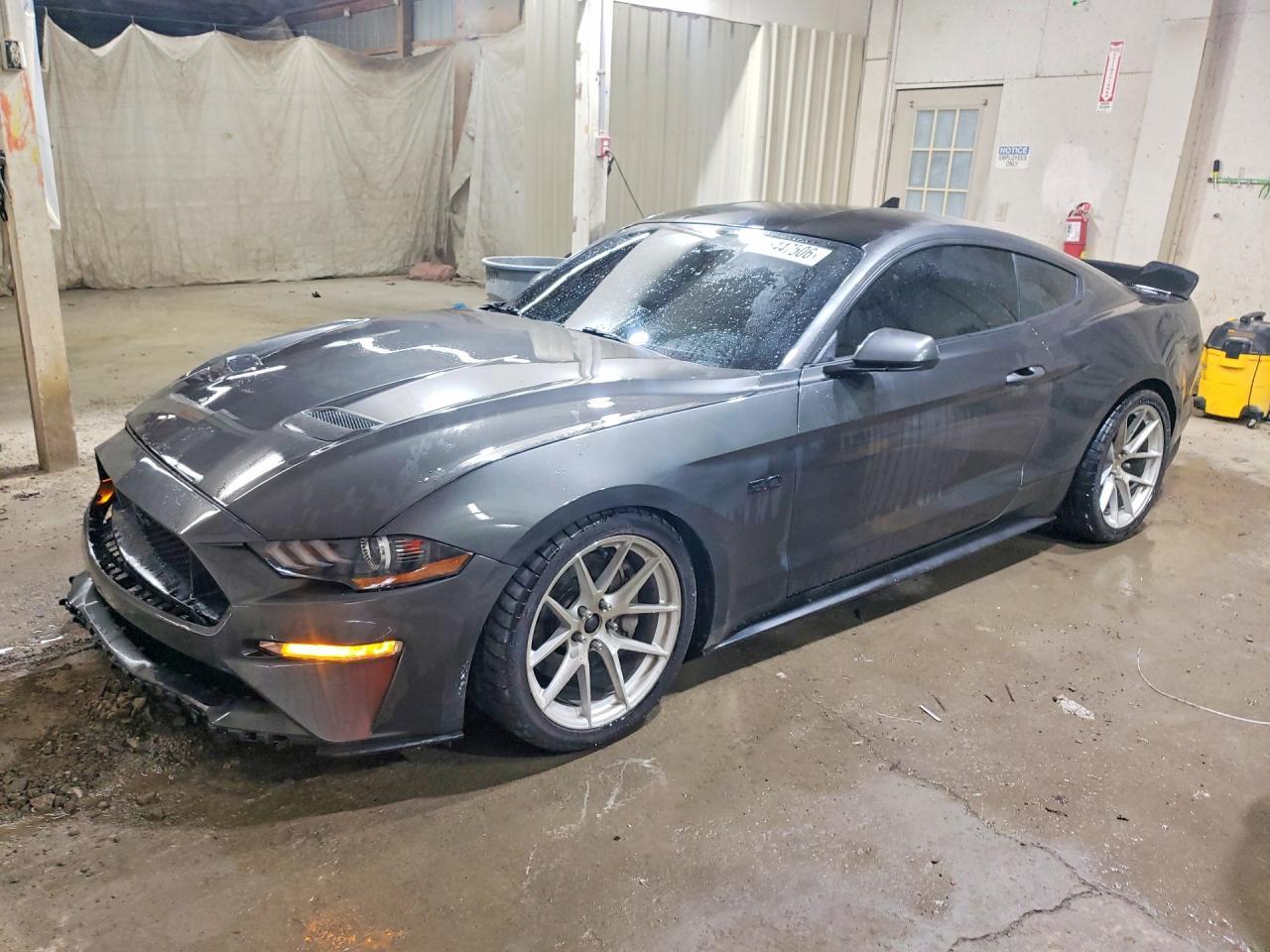 2020 Ford Mustang Gt - zdjęcie główne
