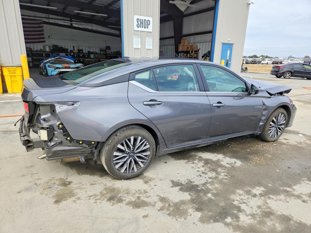 Nissan Altima - zdjęcie 3