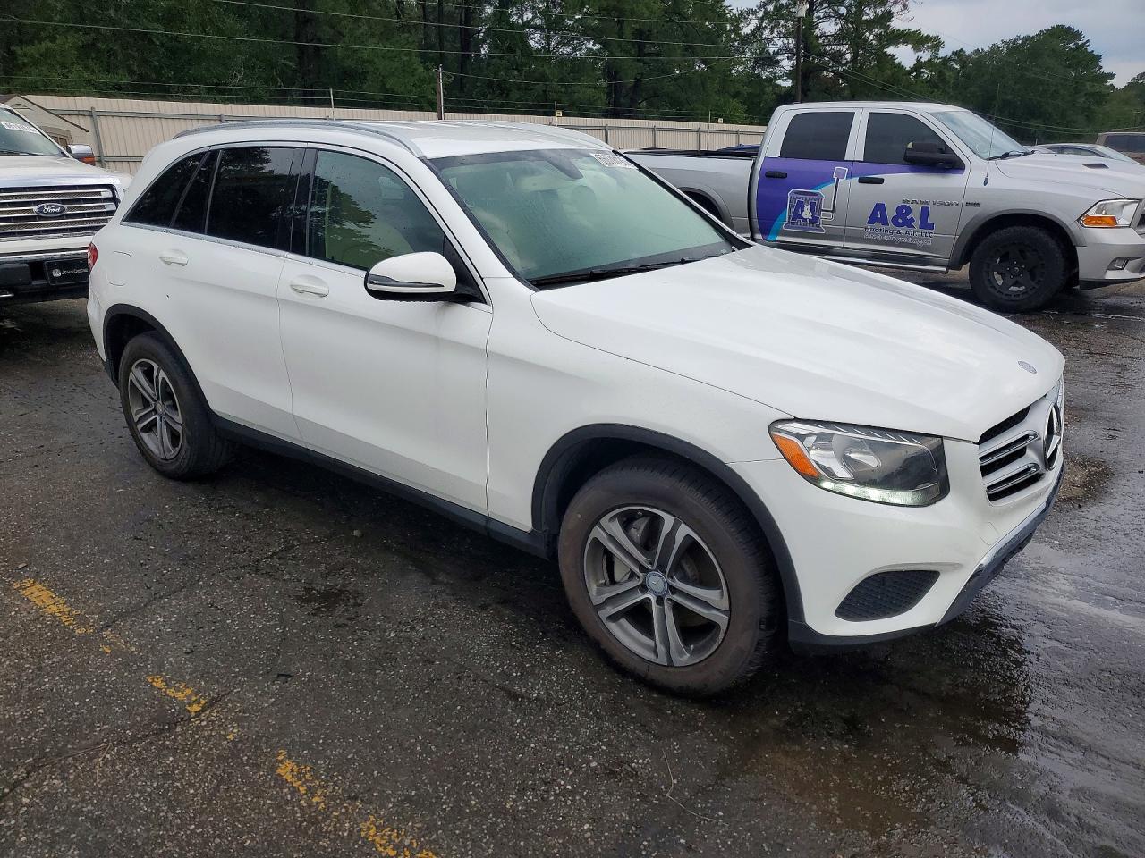 2017 Mercedes-Benz Glc 300 - zdjęcie 4