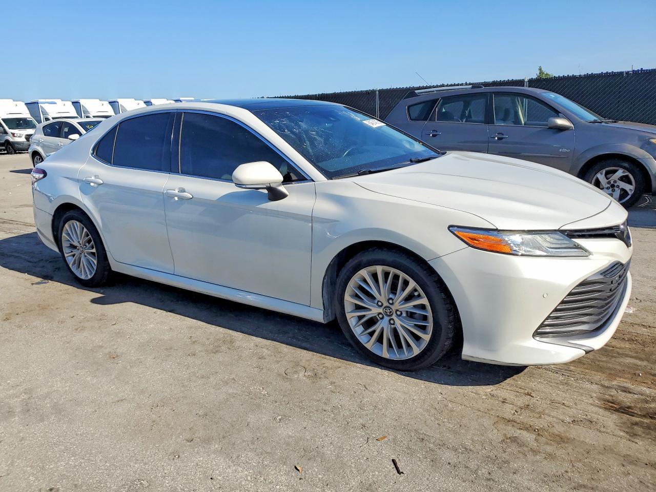 2018 Toyota Camry Xle - zdjęcie 4
