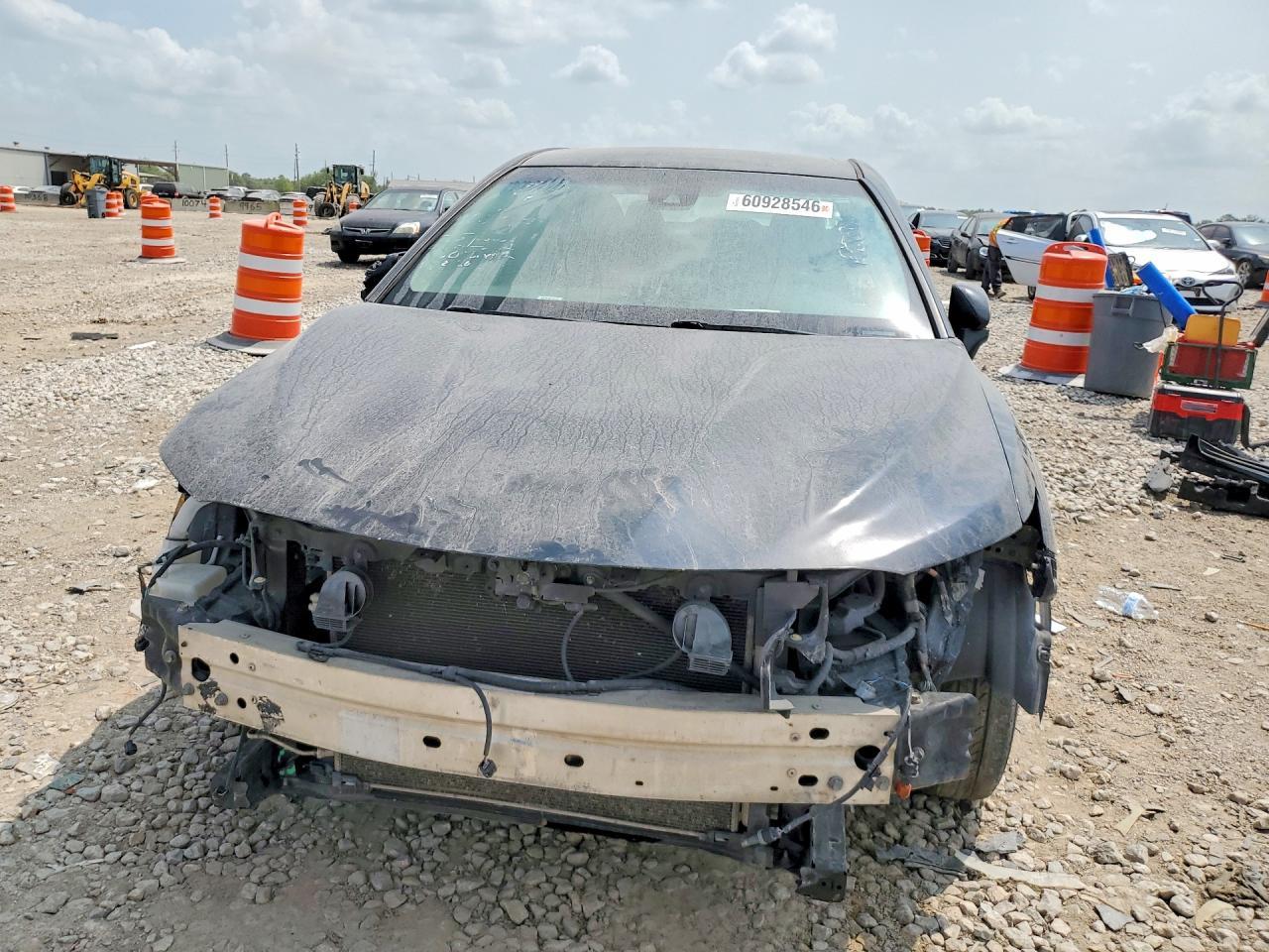 2019 Toyota Camry Le - zdjęcie 5