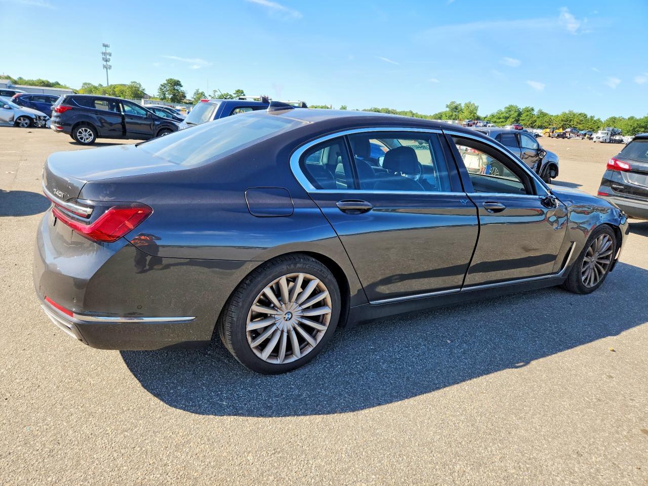 2021 BMW Seria 7 740i - zdjęcie 3