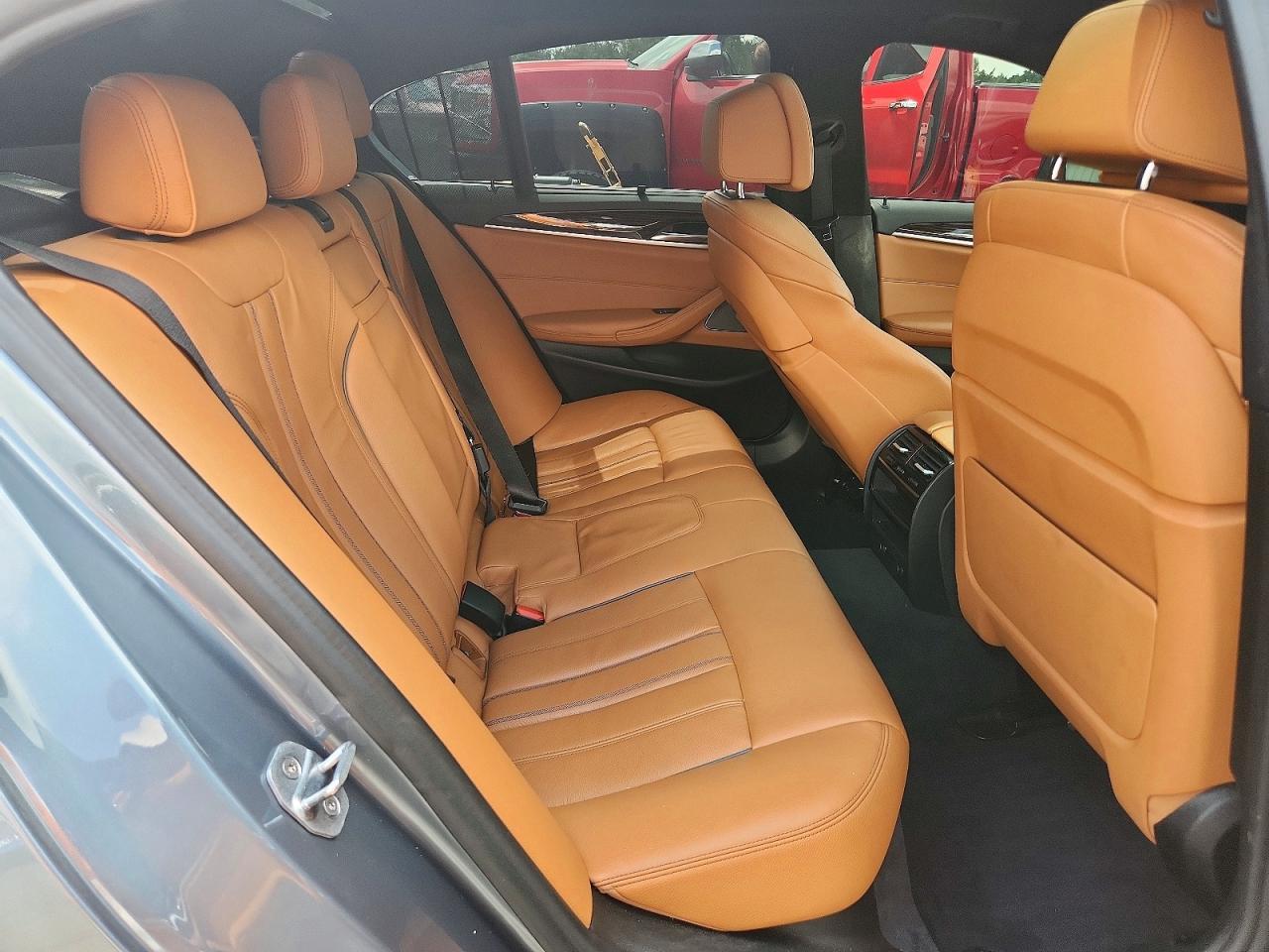 2019 BMW Seria 5 540i - zdjęcie 10