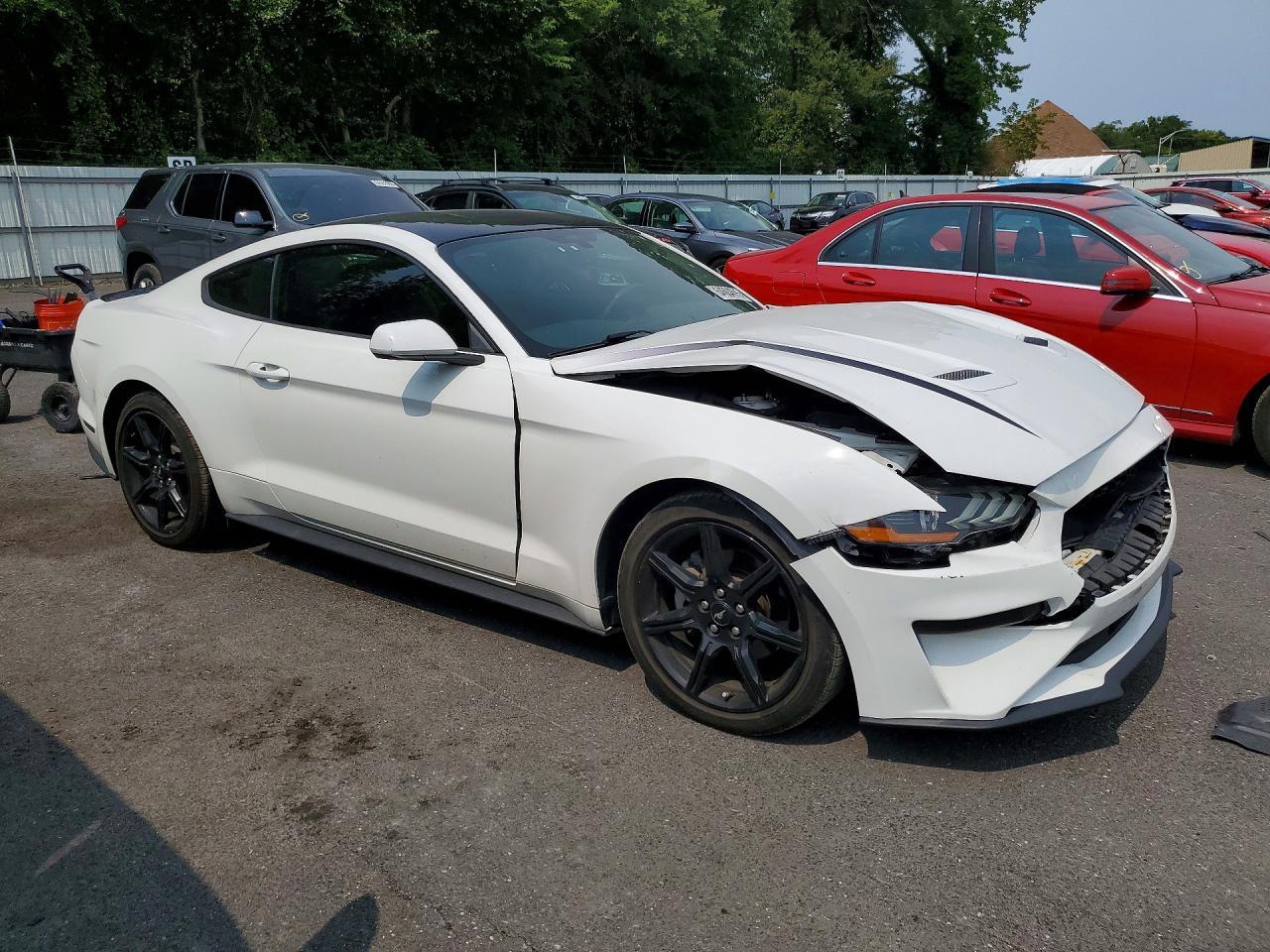 2018 Ford Mustang - zdjęcie 4