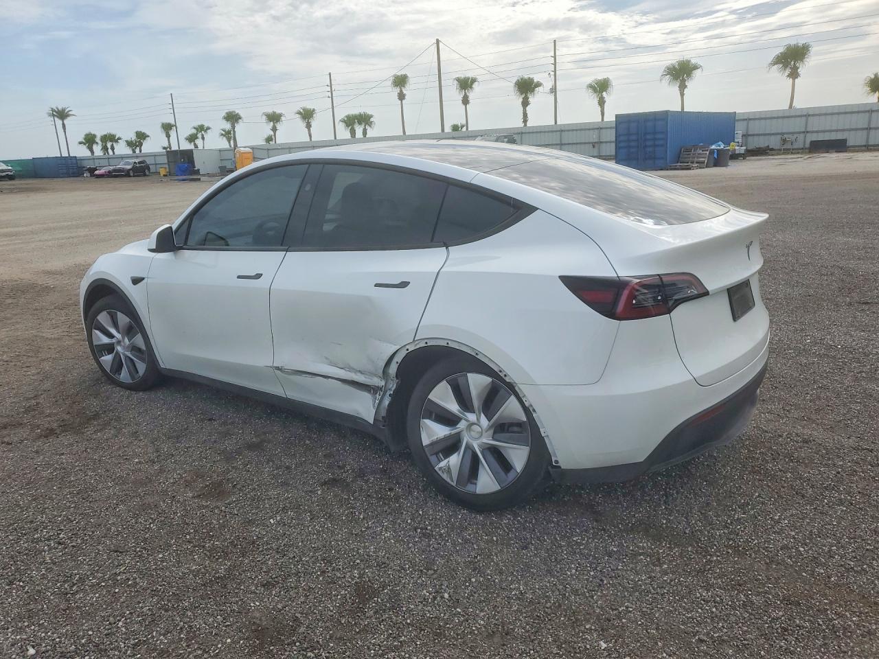 2024 Tesla Model Y - zdjęcie 2