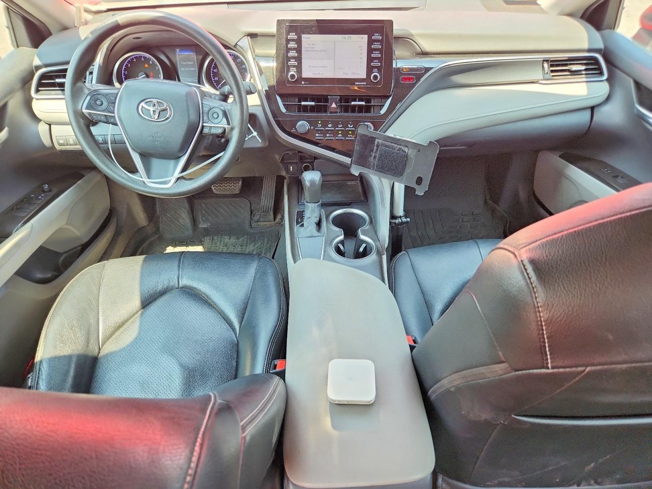 2021 Toyota Camry Le - zdjęcie 8