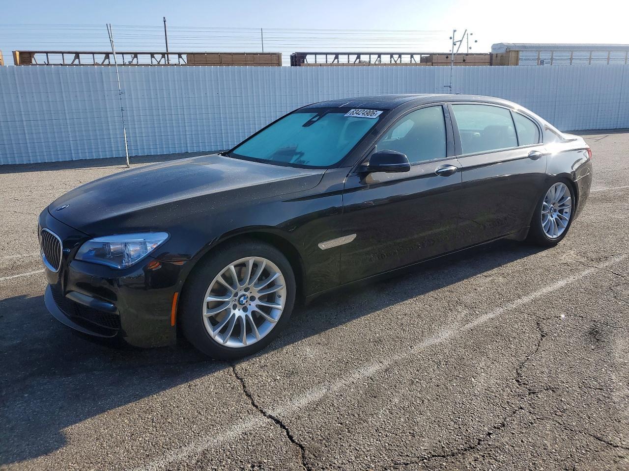 2015 BMW Seria 7 740Li - zdjęcie główne