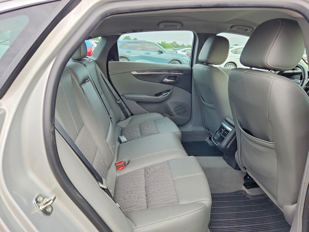 2019 Chevrolet Impala Lt - zdjęcie 10