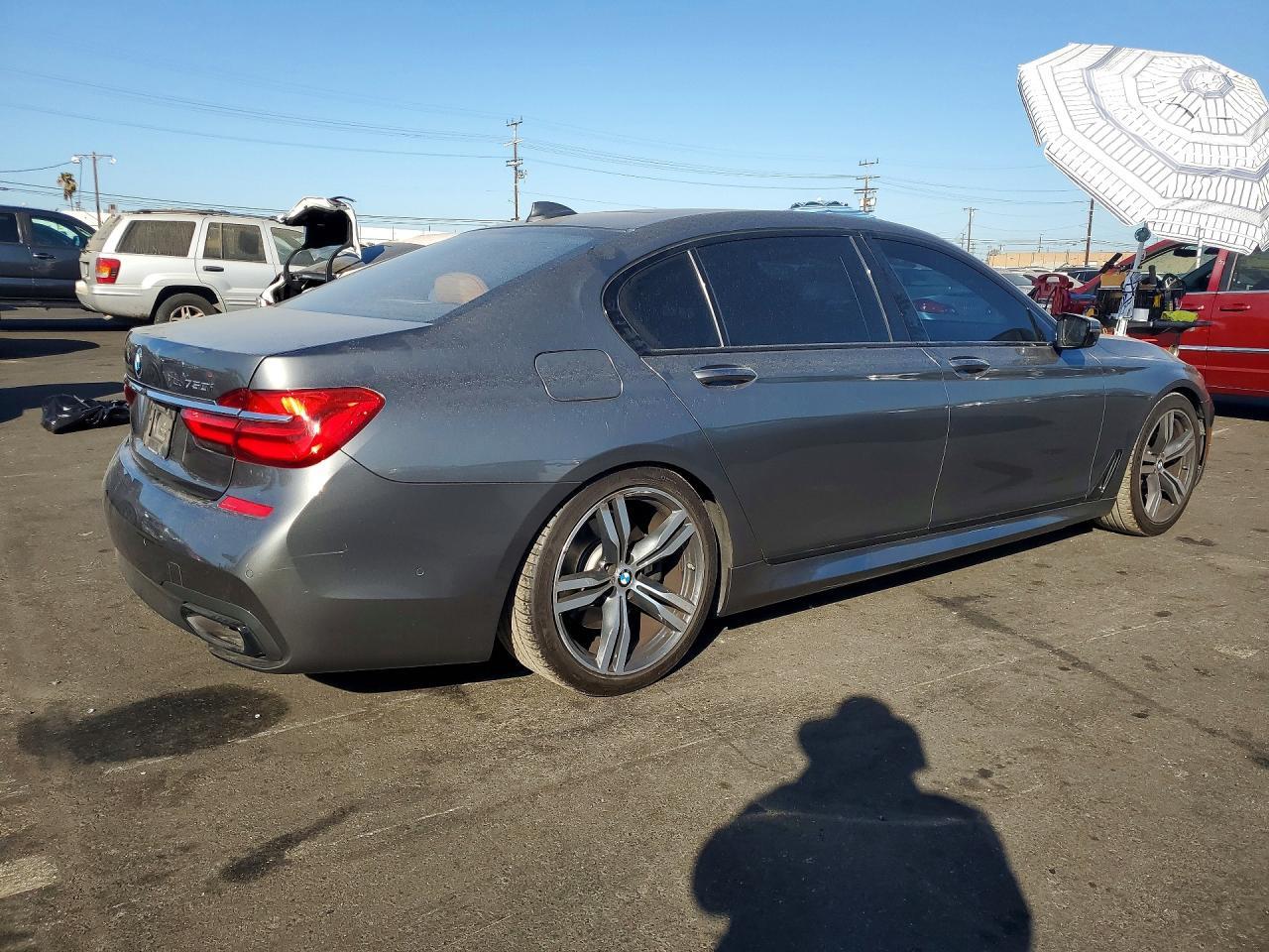 2016 BMW Seria 7 750i - zdjęcie 3