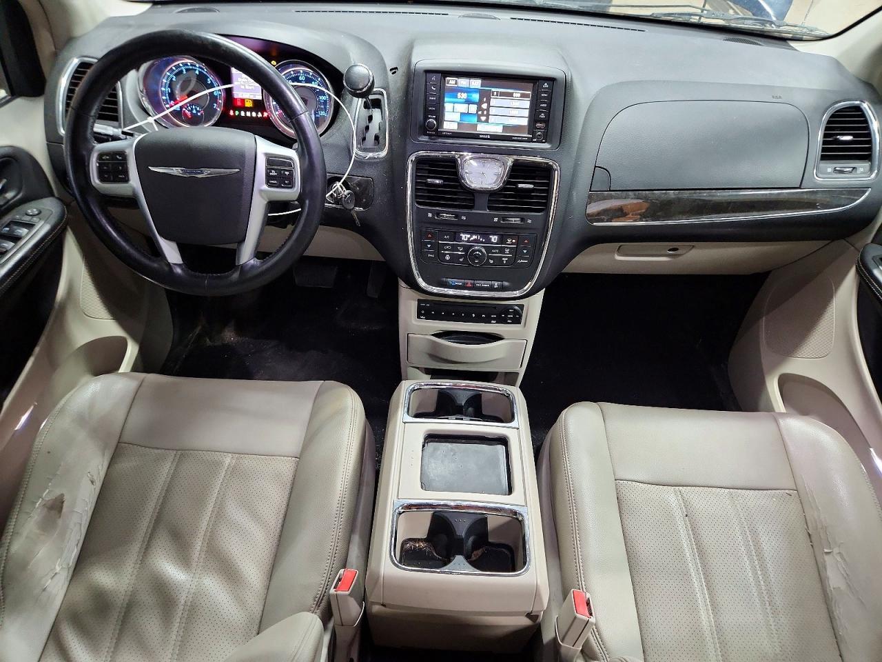 2013 Chrysler Town & Country Touring L - zdjęcie 8