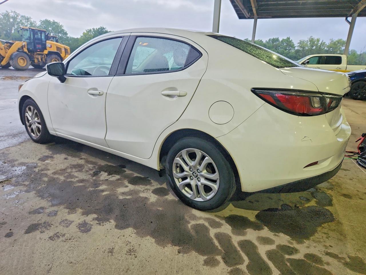 2018 Toyota Yaris Ia Base - zdjęcie 2