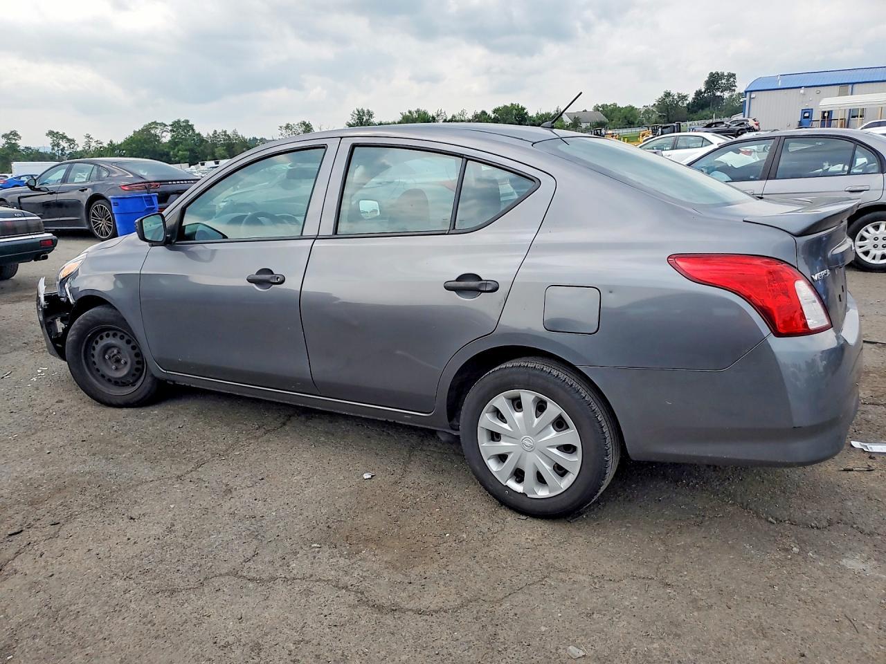2019 Nissan Versa S Plus - zdjęcie 2