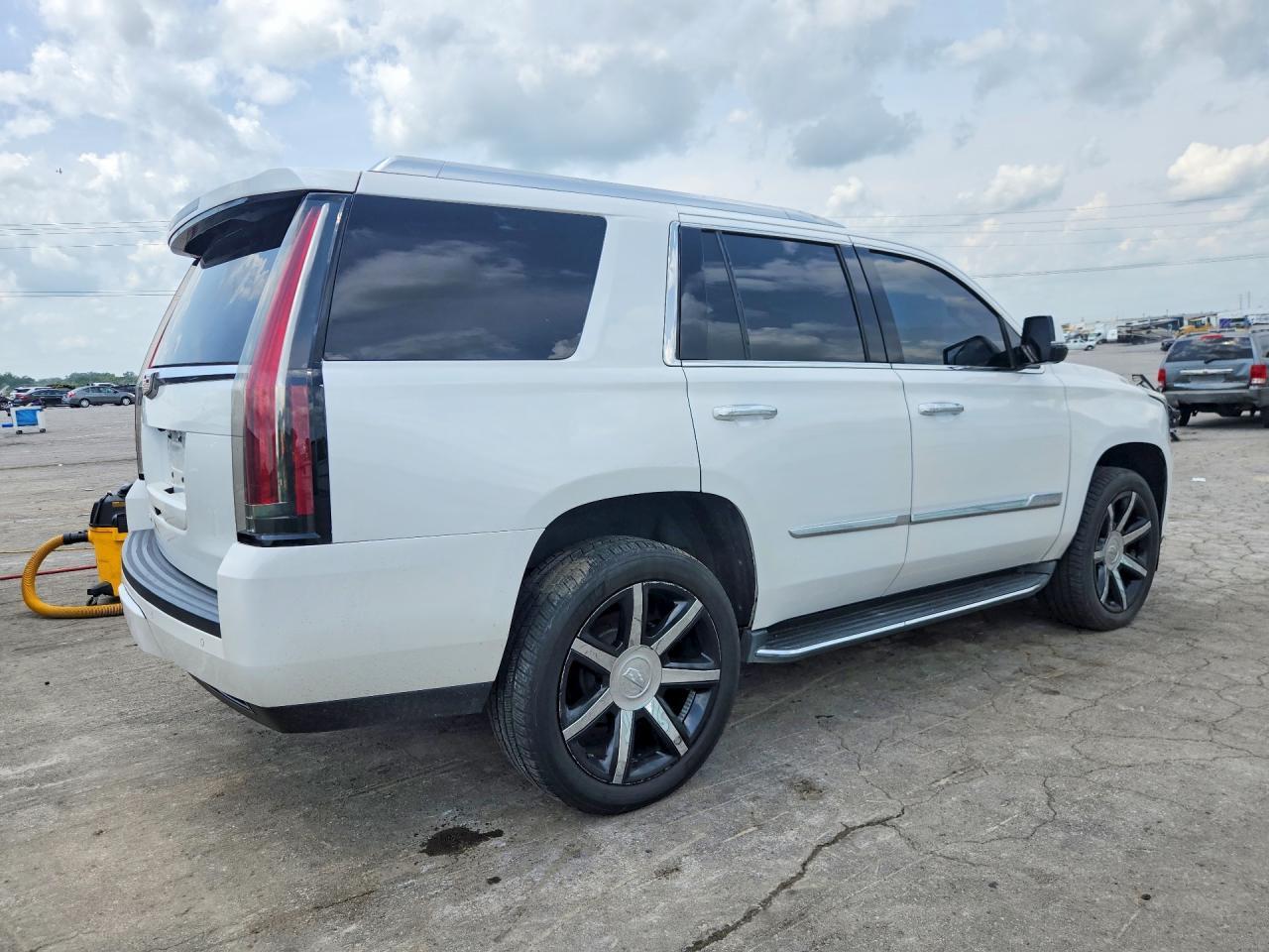 2016 Cadillac Escalade Luxury - zdjęcie 3