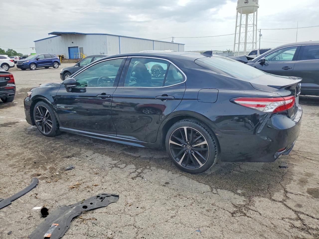 2018 Toyota Camry Xse - zdjęcie 2
