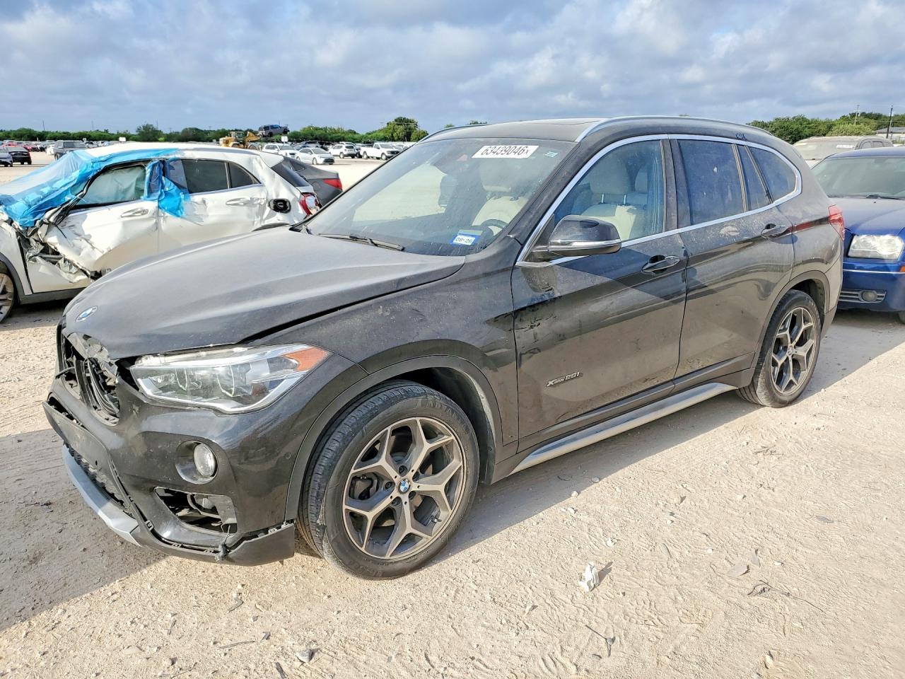 2017 BMW X1 xDrive28I - zdjęcie główne