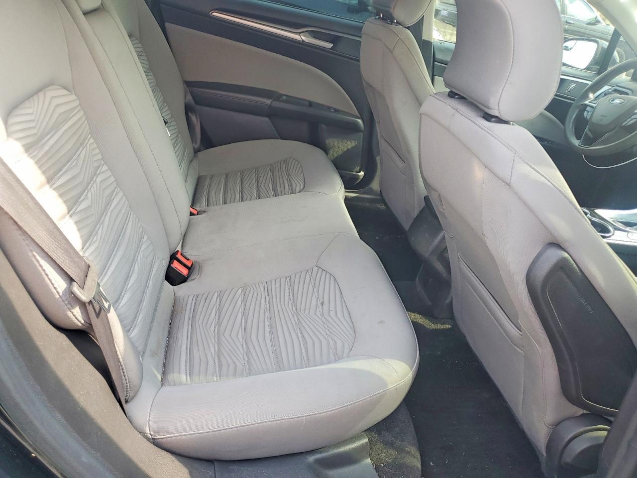 2016 Ford Fusion S - zdjęcie 10