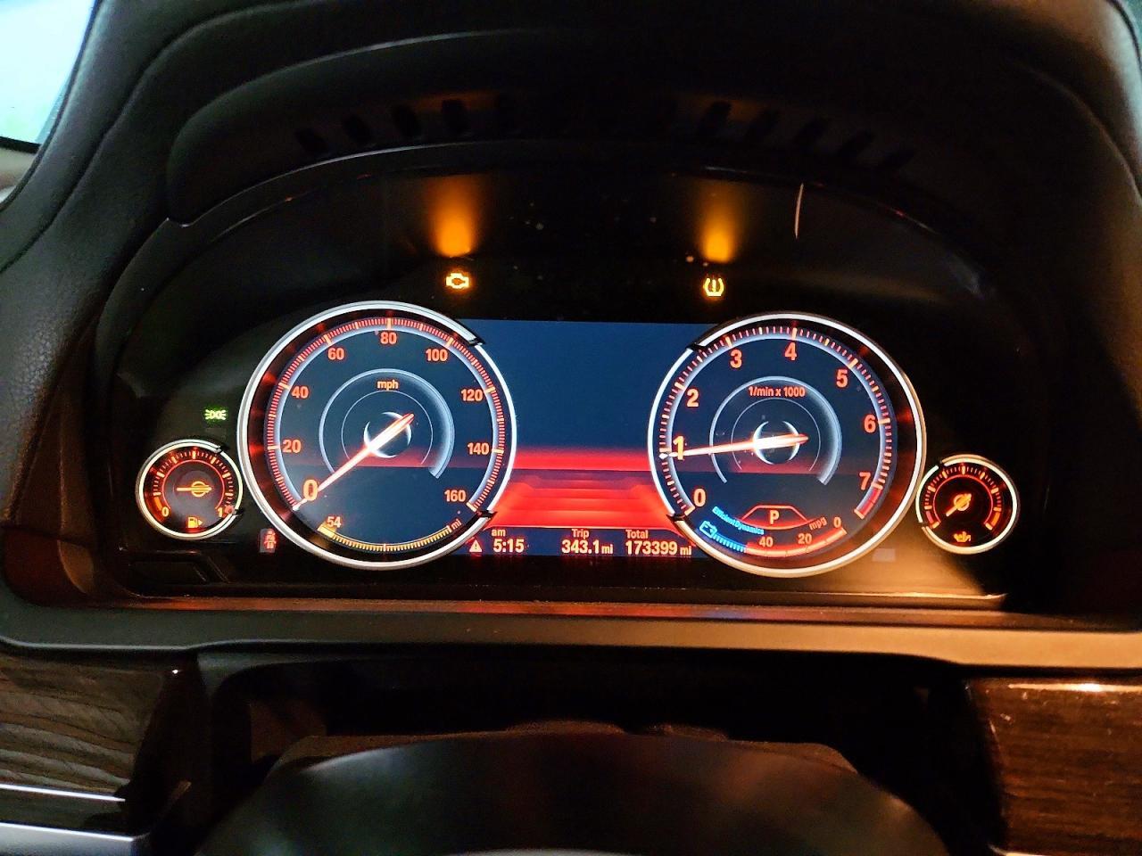 2015 BMW Seria 7 740Li - zdjęcie 9