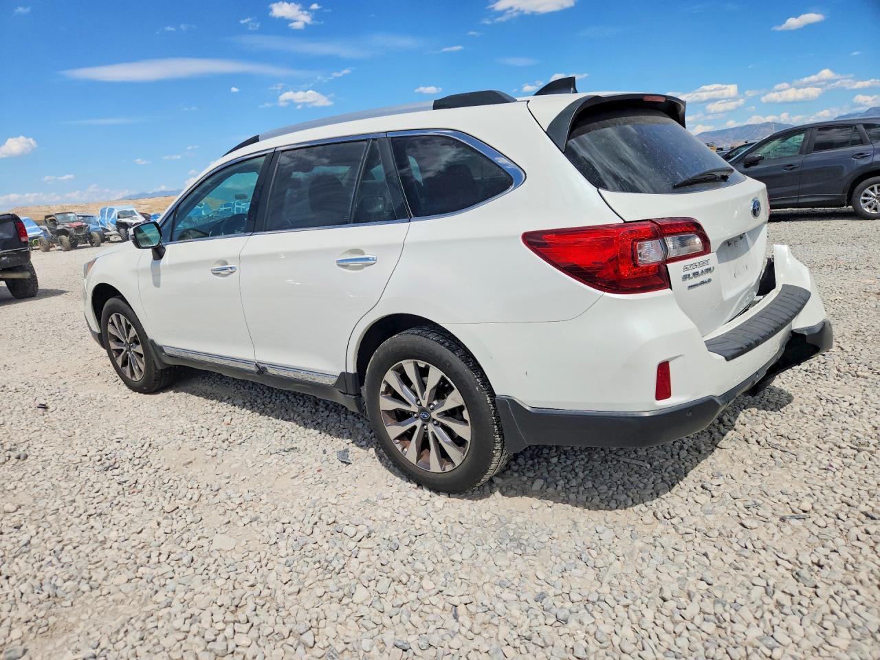 2017 Subaru Outback Touring - zdjęcie 2