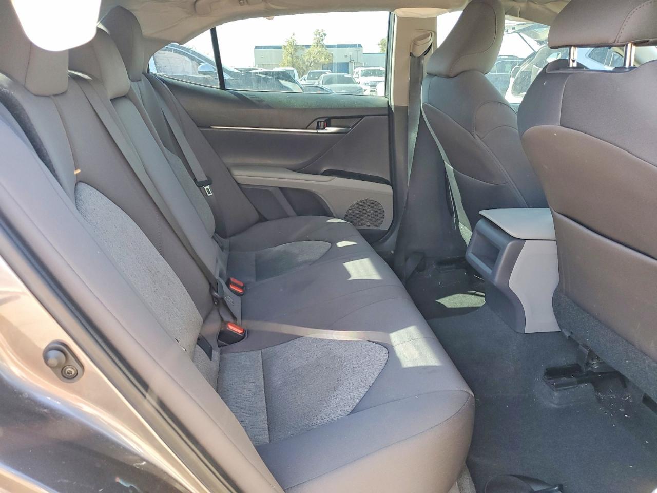2019 Toyota Camry Le - zdjęcie 10