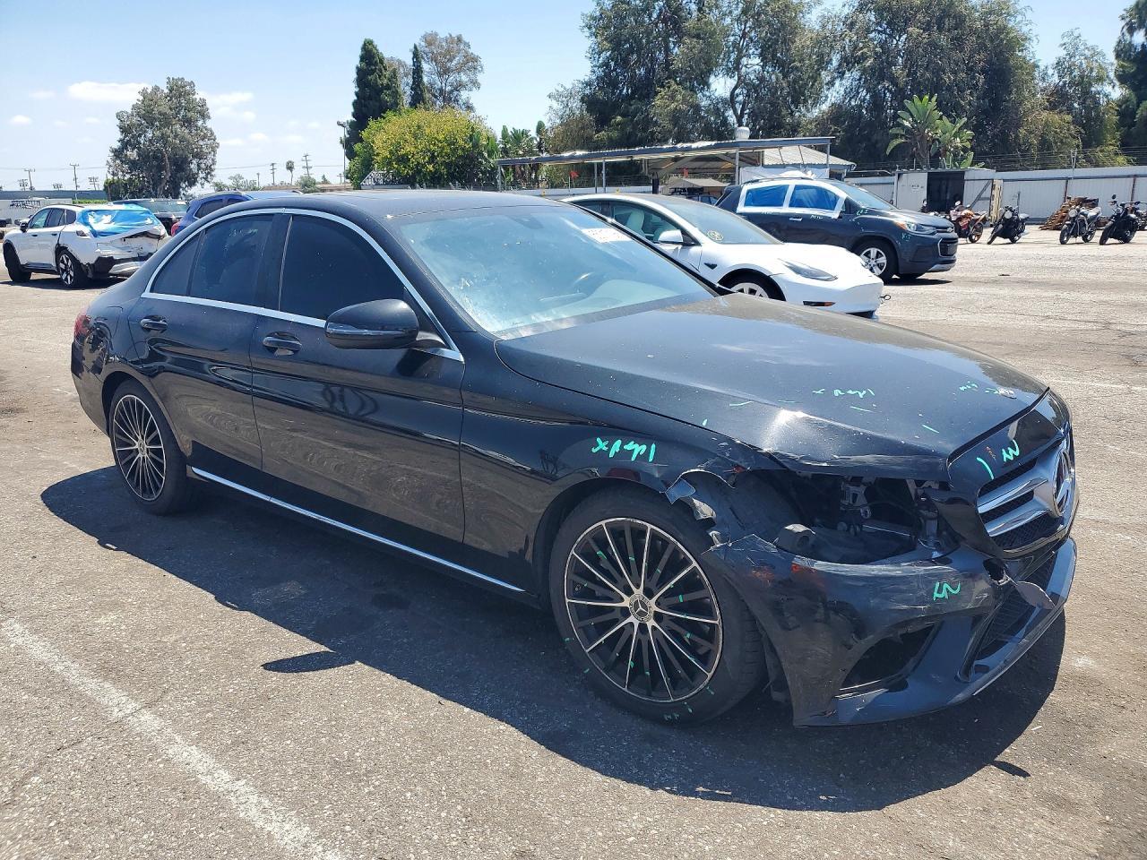 2019 Mercedes-Benz C 300 - zdjęcie 4