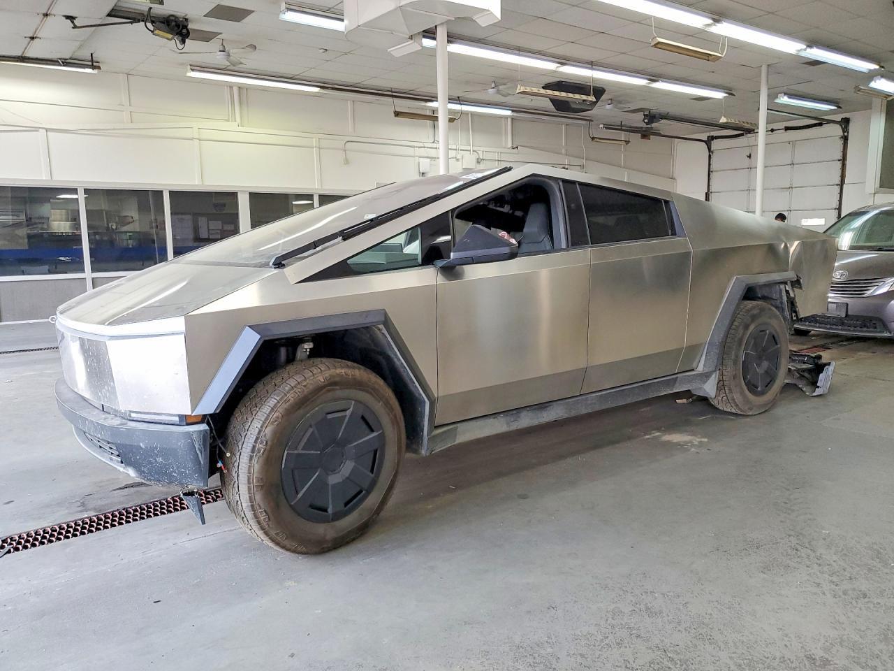 2026 Tesla Cybertruck - zdjęcie główne