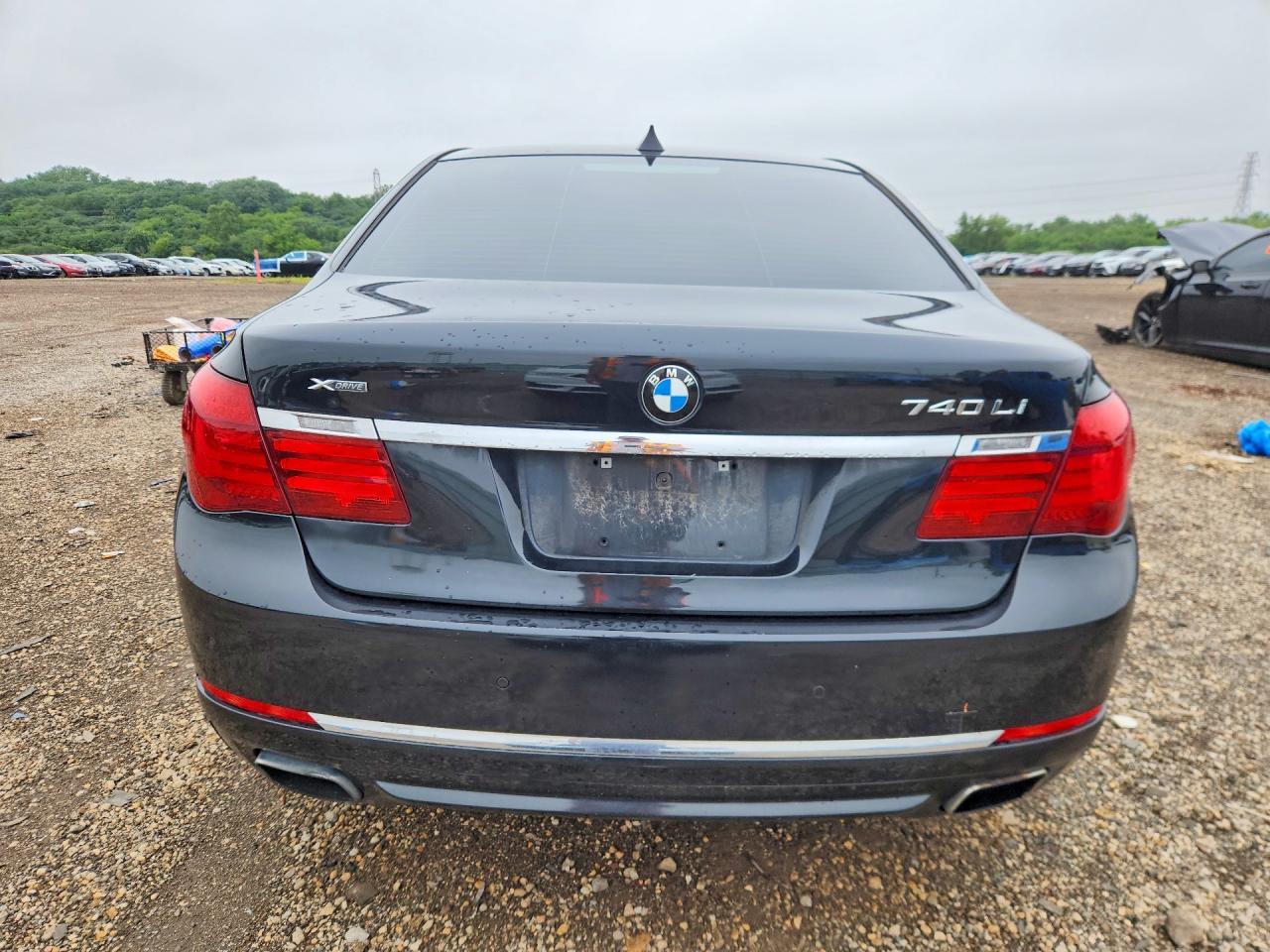 2013 BMW Seria 7 740Li - zdjęcie 6