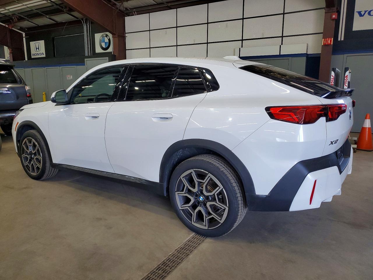 2026 BMW X2 xDrive28I - zdjęcie 2