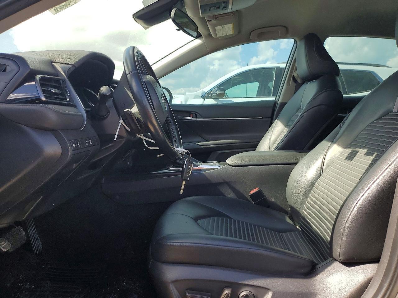 2020 Toyota Camry Se - zdjęcie 7
