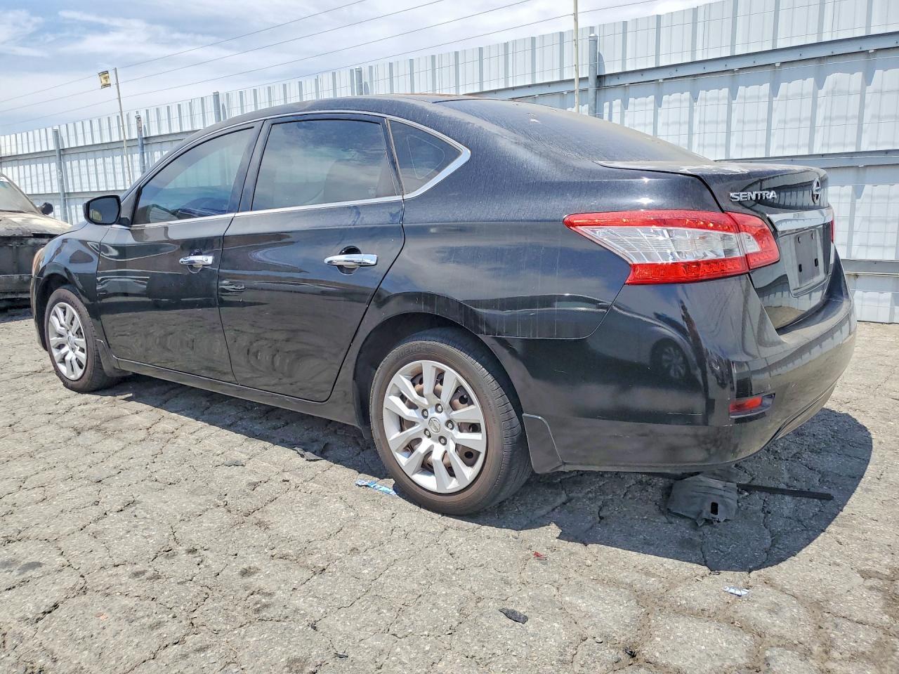 2015 Nissan Sentra S - zdjęcie 2