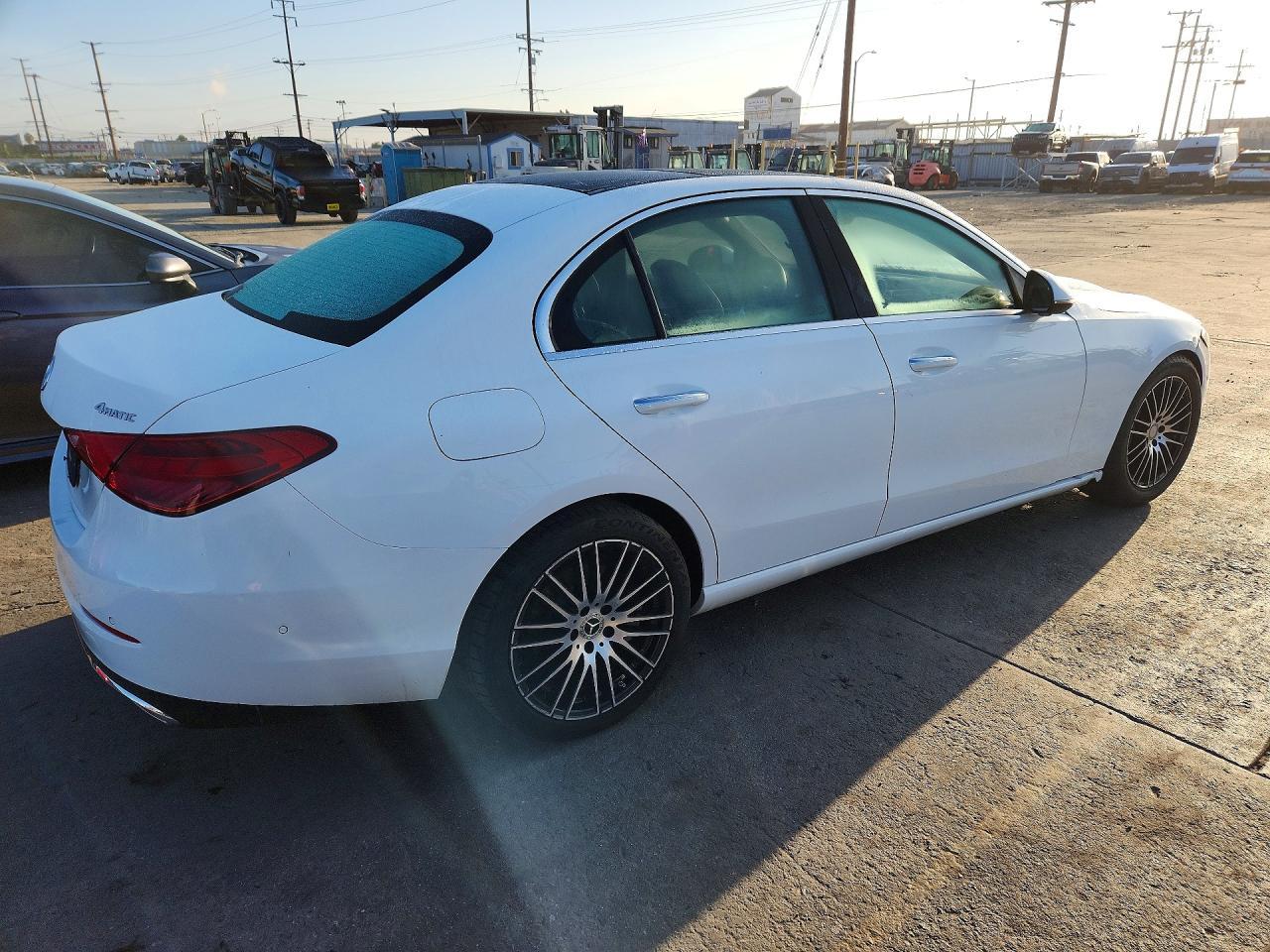 2024 Mercedes-Benz C 300 4Matic - zdjęcie 3