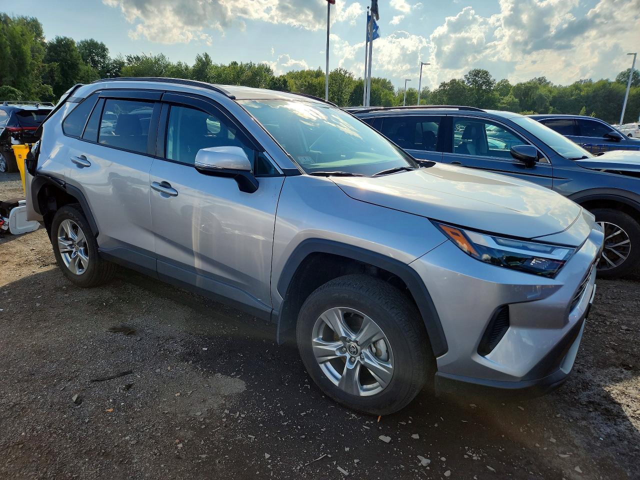 2024 Toyota Rav4 Xle - zdjęcie 4