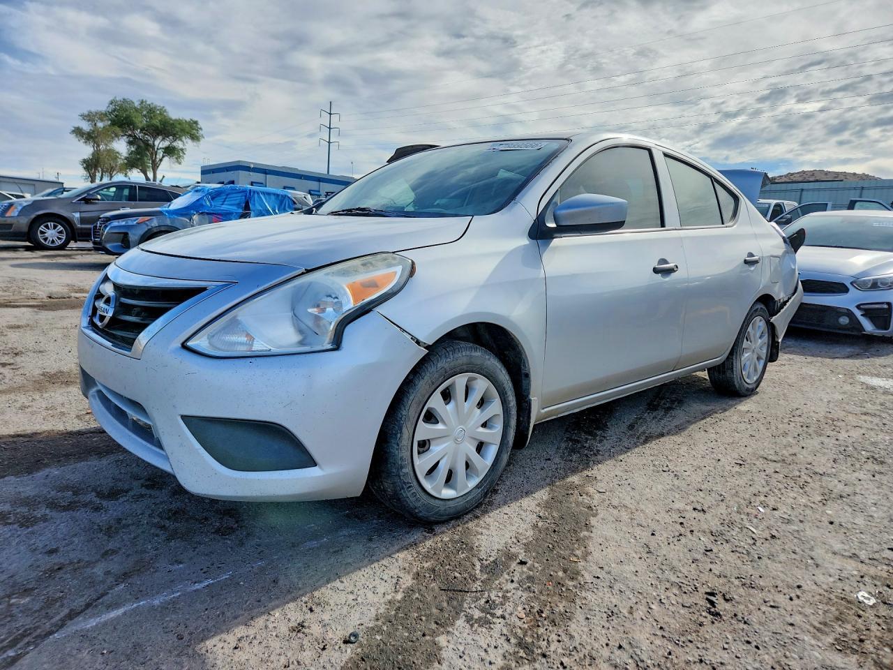 2016 Nissan Versa 1.6 S - zdjęcie główne