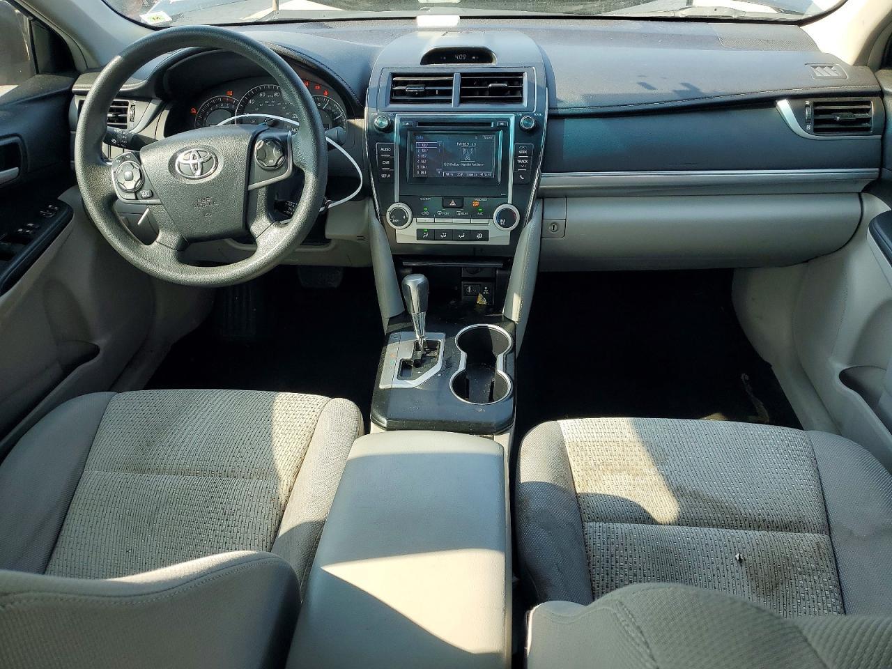 2014 Toyota Camry Le - zdjęcie 8