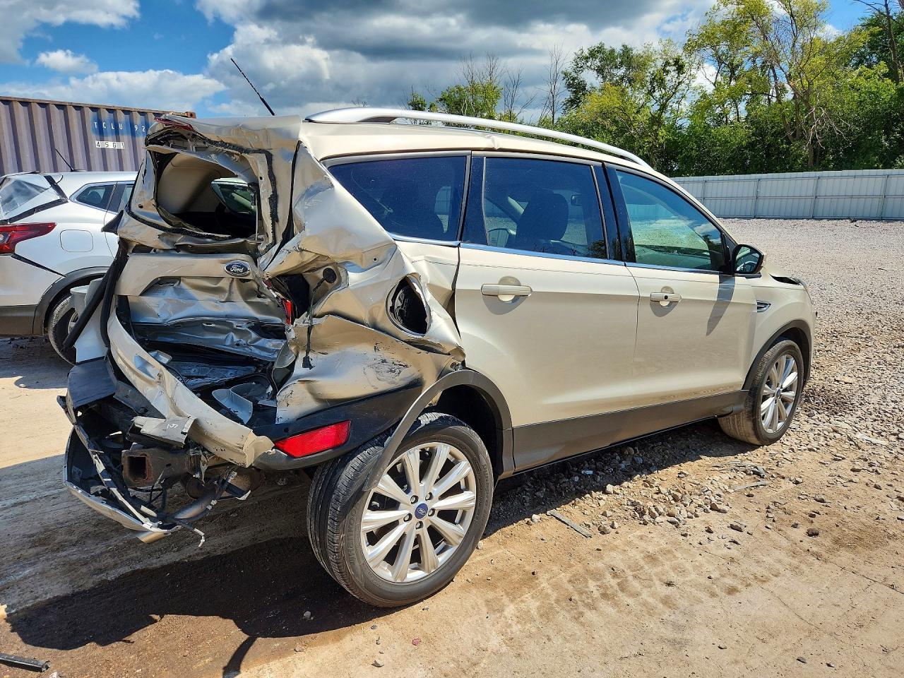 2017 Ford Escape Titanium - zdjęcie 3